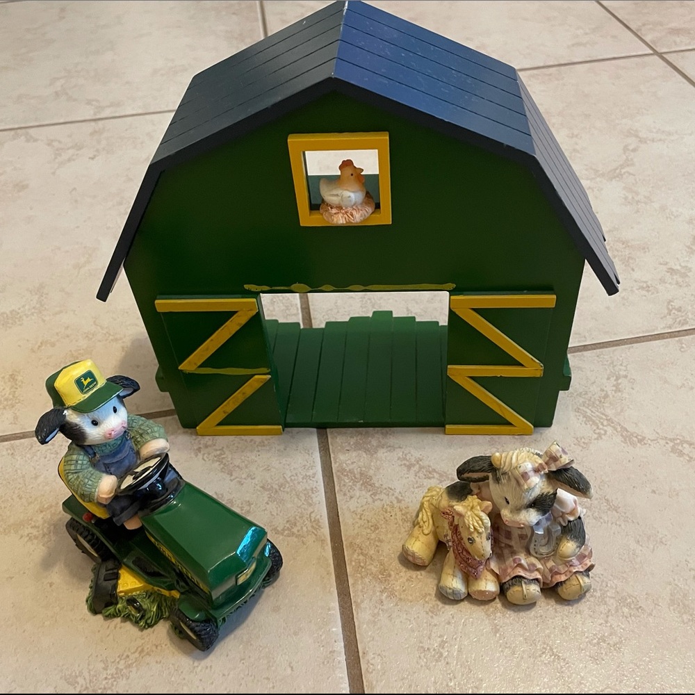 Mary’s Moo Moos and barn